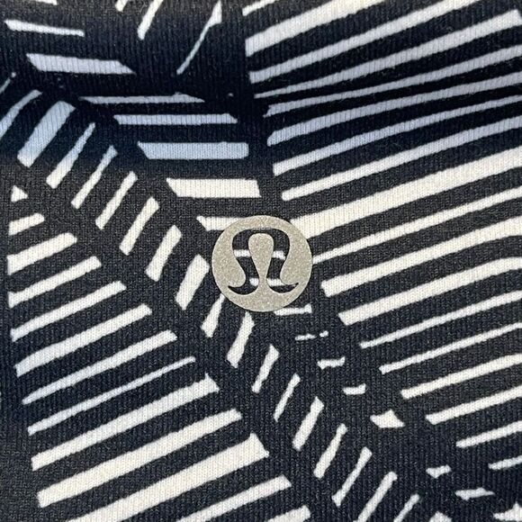 LULULEMON Leggings Size 6 Black White Striped Wunder Under Crop II Shady Palms - Picture 12 of 13